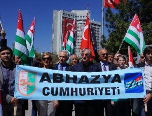 disisleri-bakanligi-onunde-abhazya-tepkisi-