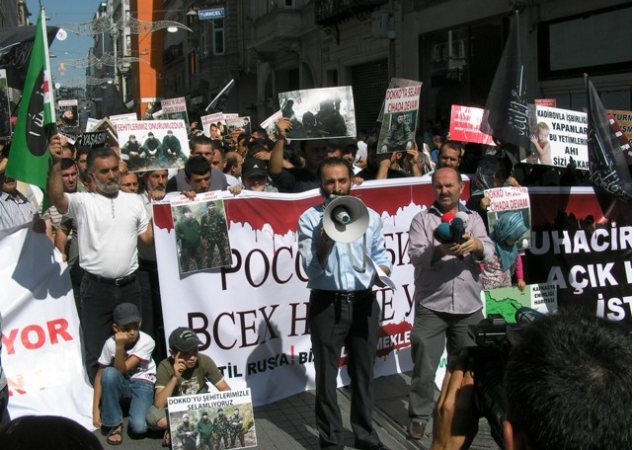 rus-konsoloslugu-onunde-protesto-1
