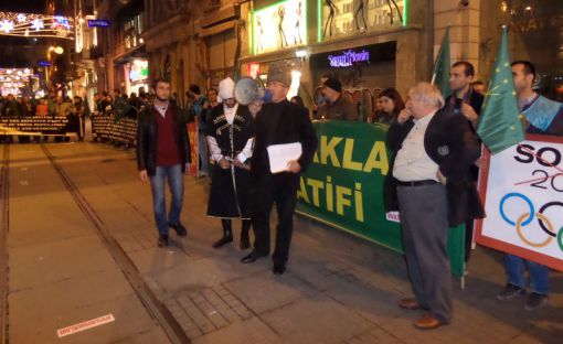 soc-proesto-21-kasim-2013.